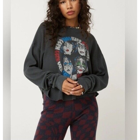 Daydreamer Tops - Daydreamer Gray Kiss Dynasty Long Sleeve Cropped Thermal Tee Size XS